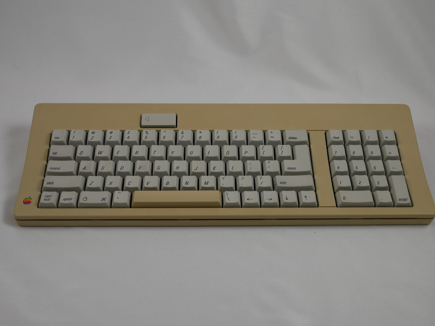 Apple M0116